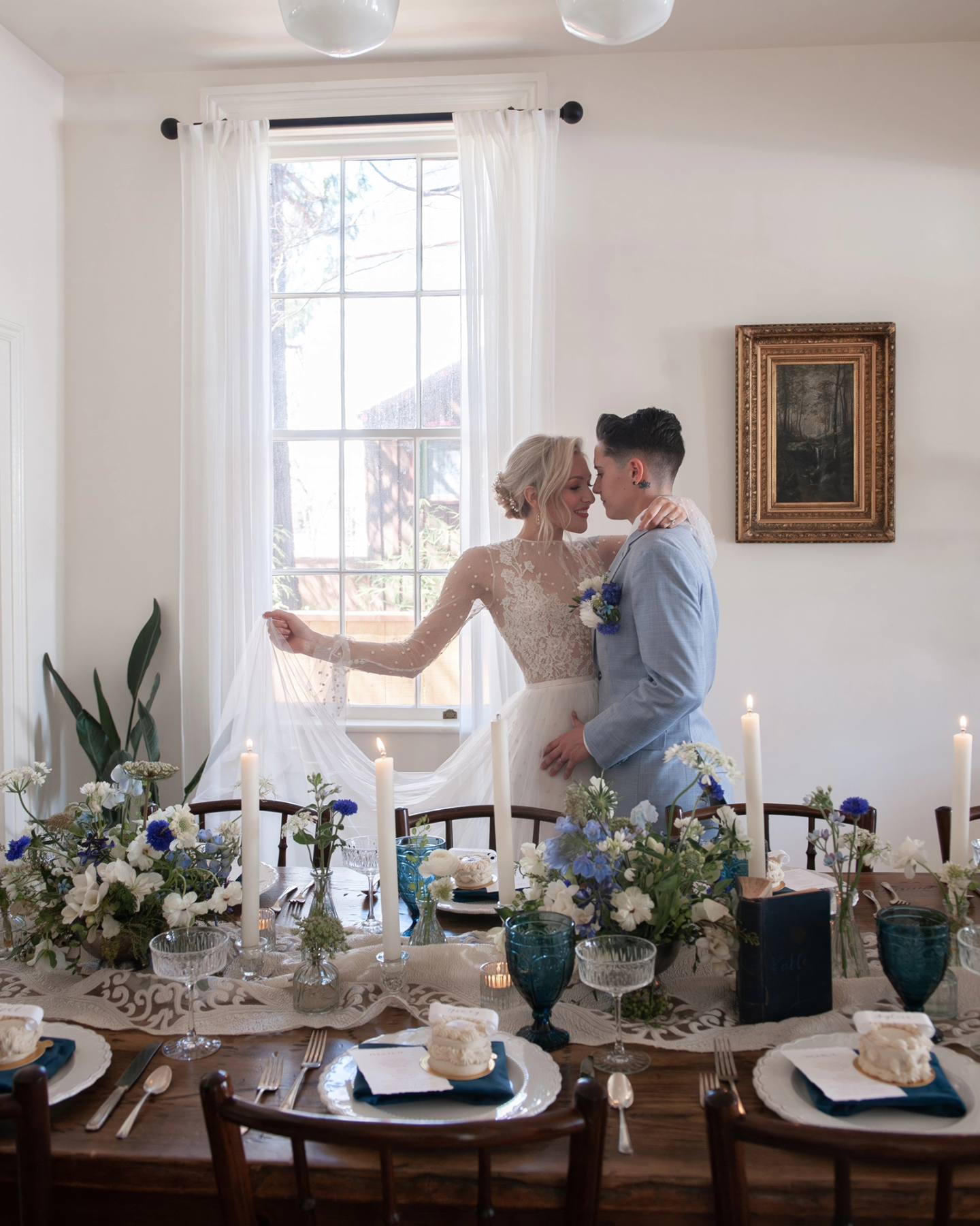 blue and white wedding flowers